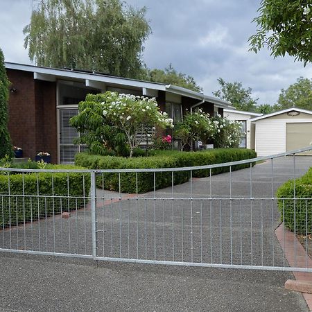 Quiet Boutique Generous Breakfast Hotel Palmerston North Exterior photo